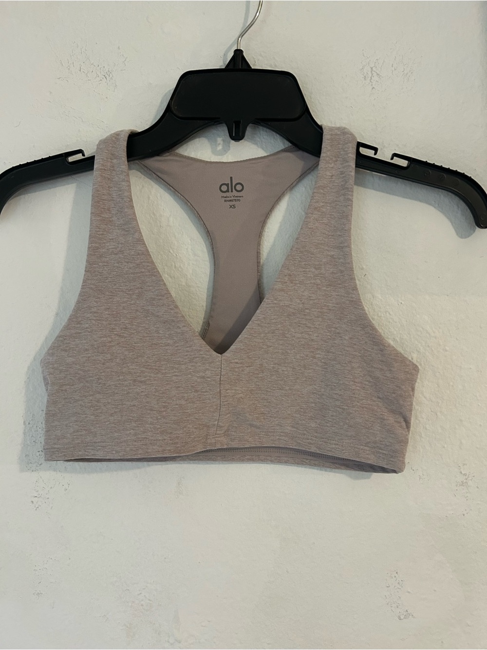 ALO Yoga V-Neck Racerback Sports Bra — Light Taupe xs